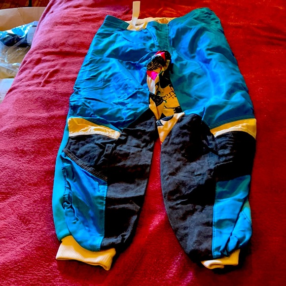 Fox Gear - Picture 1 of 2